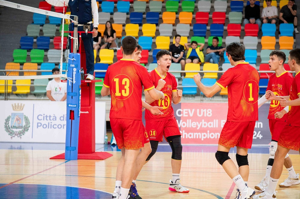 (ВИДЕО+ФОТО) У18 младинците на Македонија освоија сет против Грција, но турнирот го завршија со три порази